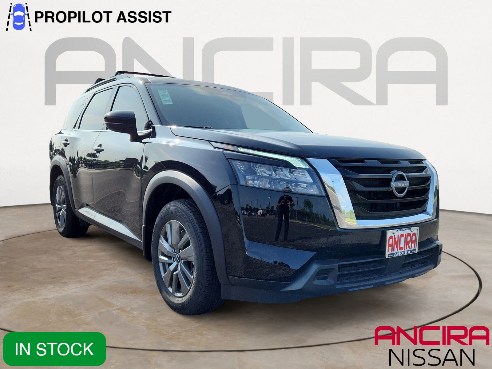 2025 Nissan Pathfinder SV's photo