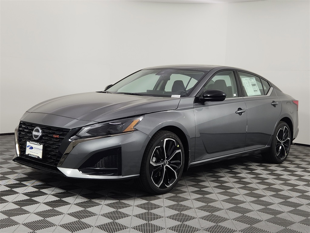 2025 Nissan Altima SR's photo