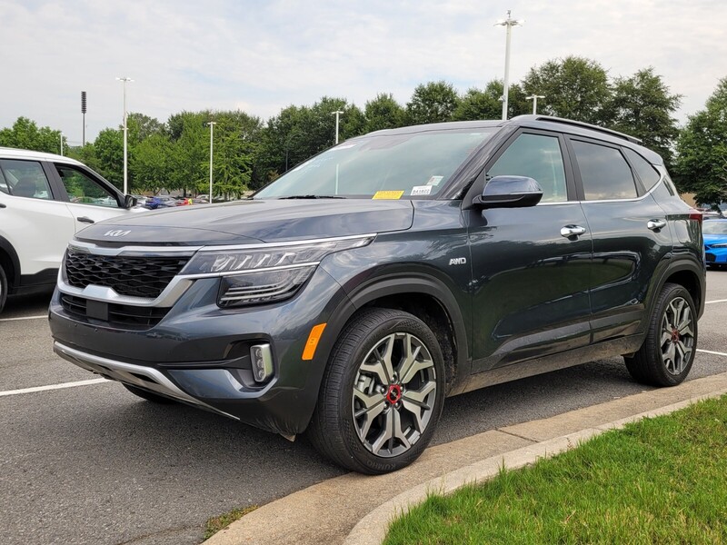 2023 Kia Seltos SX photo 3