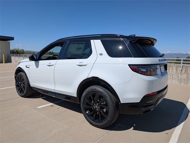 2025 Land Rover Discovery Sport SE photo 3
