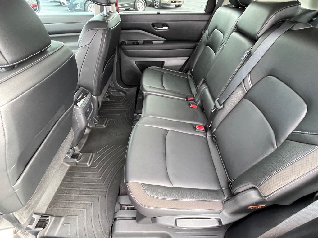 2024 Nissan Pathfinder SL photo 22
