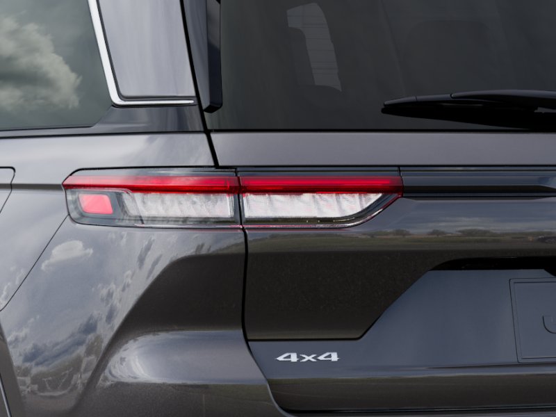 2025 Jeep Grand Cherokee Overland photo 4