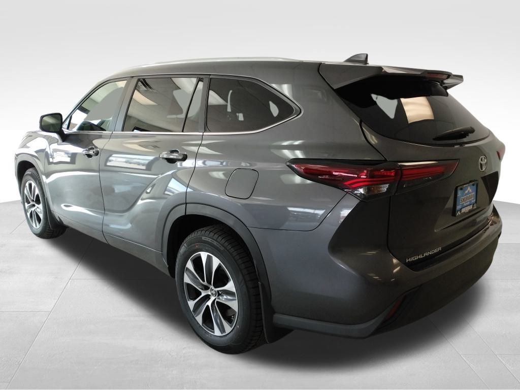 2024 Toyota Highlander XLE photo 7