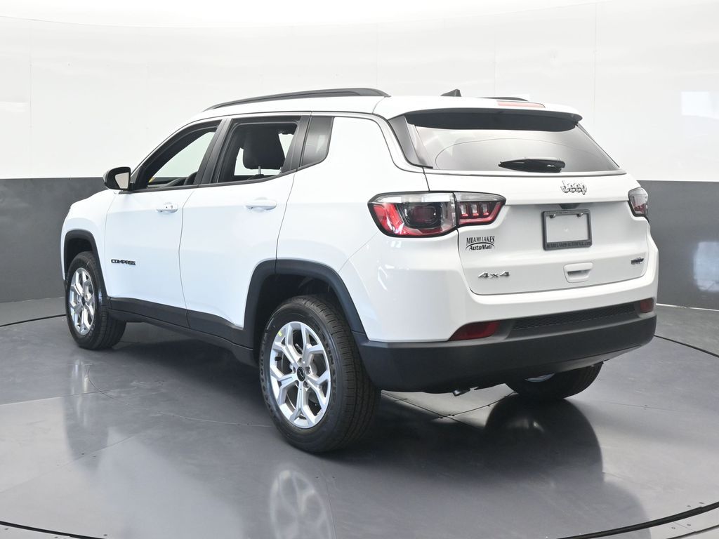 2026 Jeep Compass Latitude photo 4