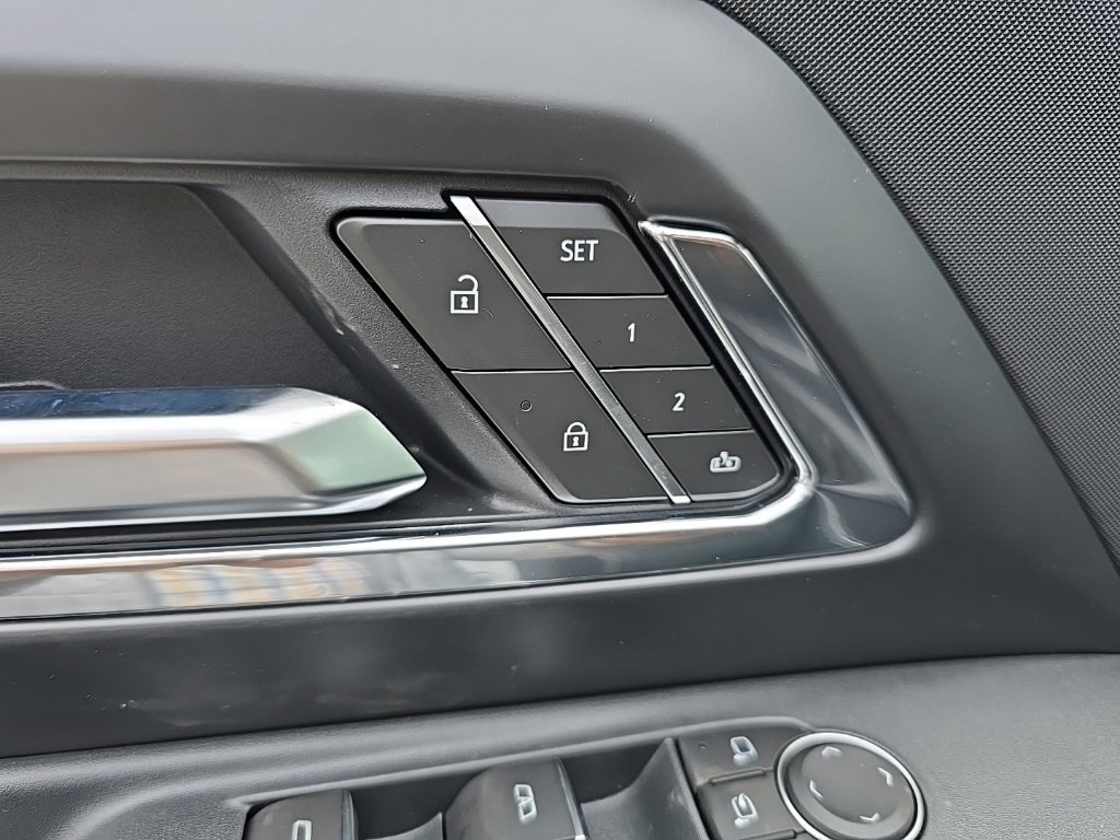 2025 Chevrolet Silverado EV LT photo 20