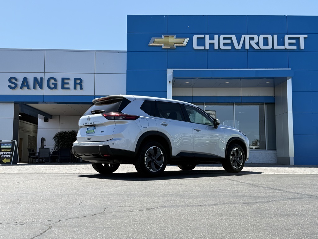 2024 Nissan Rogue SV photo 6