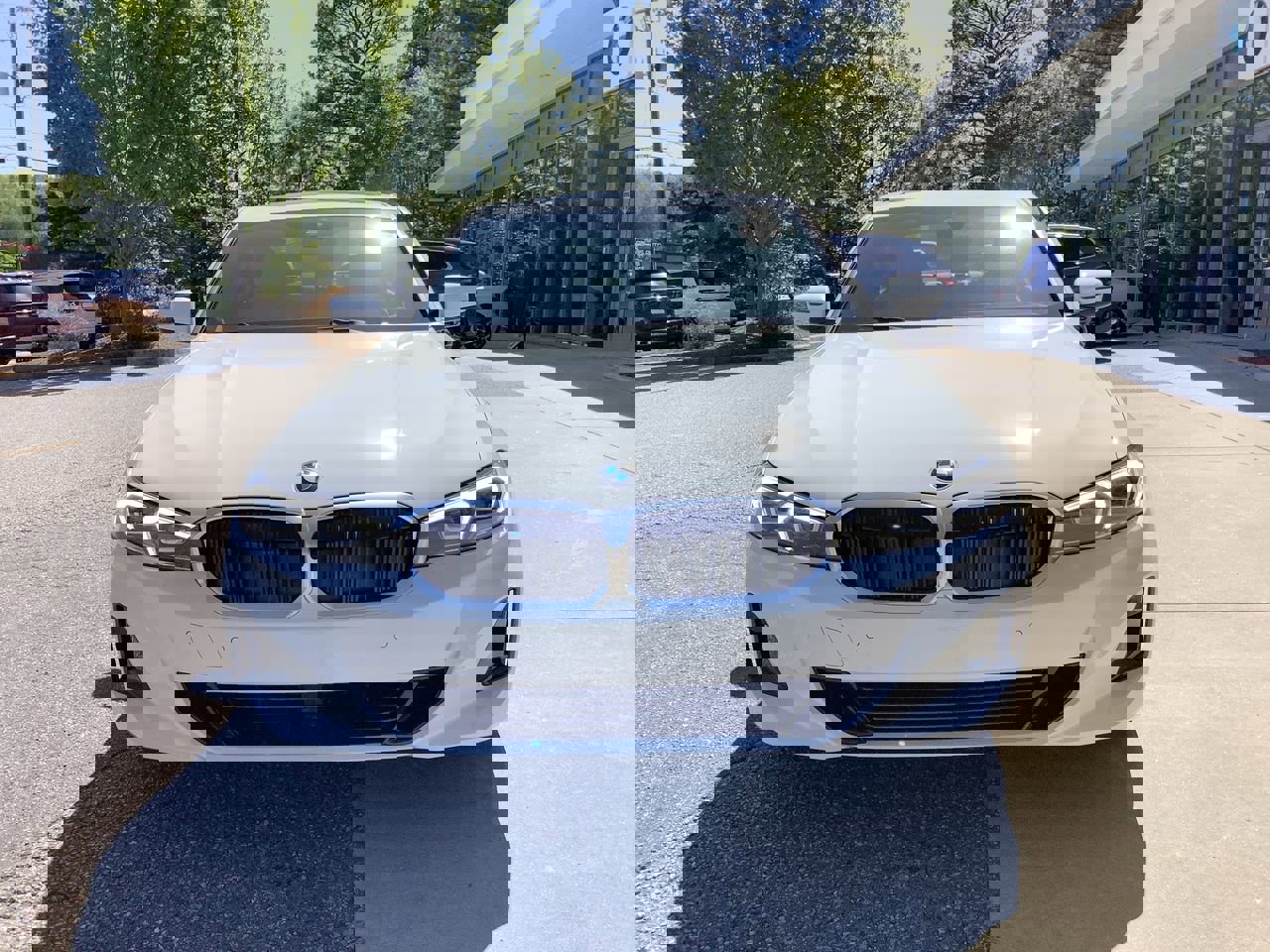 2025 Bmw 330i photo 3