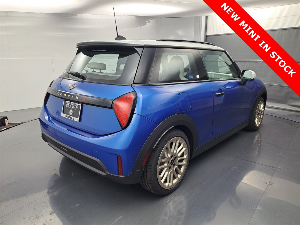 2025 Mini Cooper 2 Door Hardtop Signature photo 2