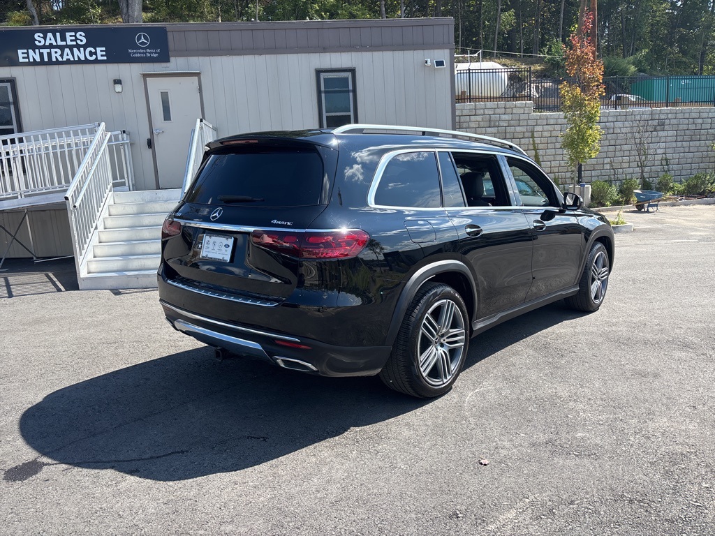 2025 Mercedes Benz GLS 450 4MATIC photo 4