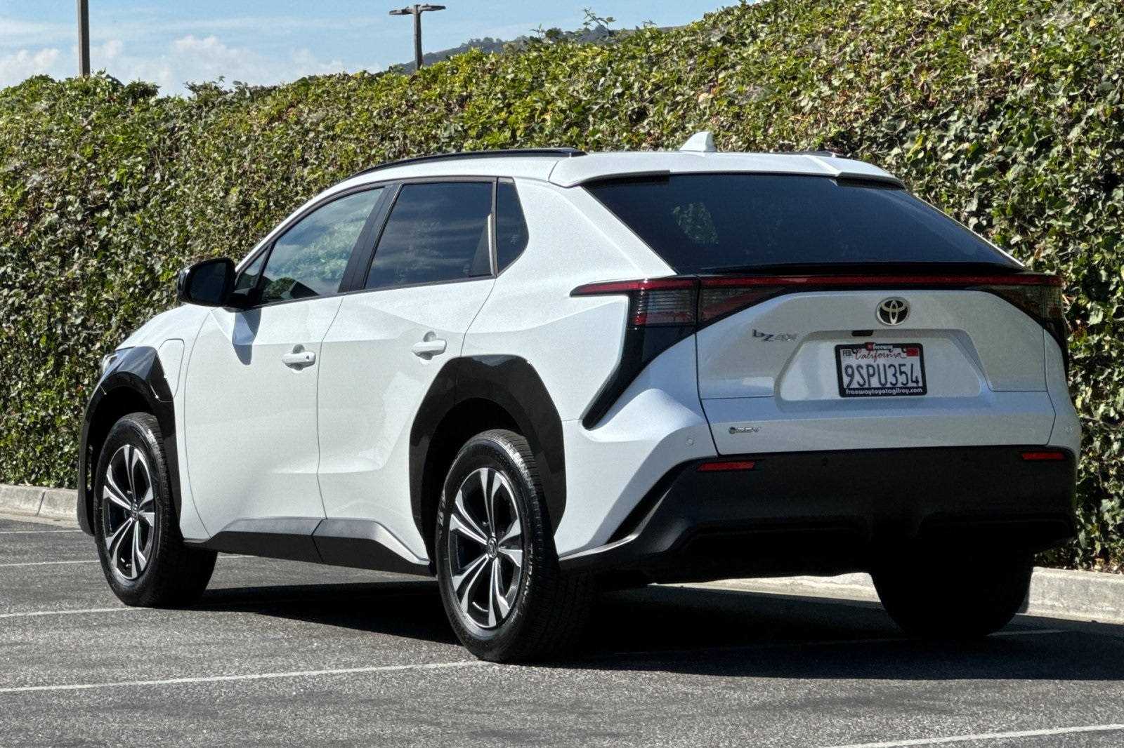 2025 Toyota bZ4X XLE photo 6