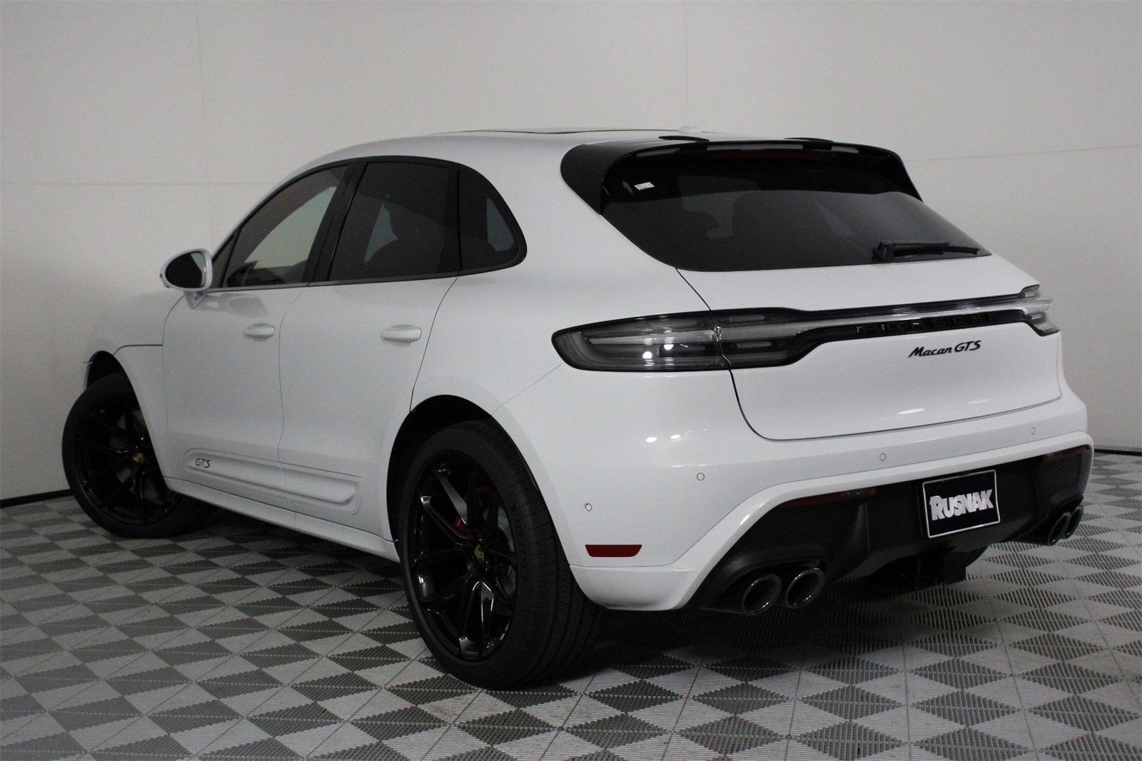 2026 Porsche Macan GTS photo 3