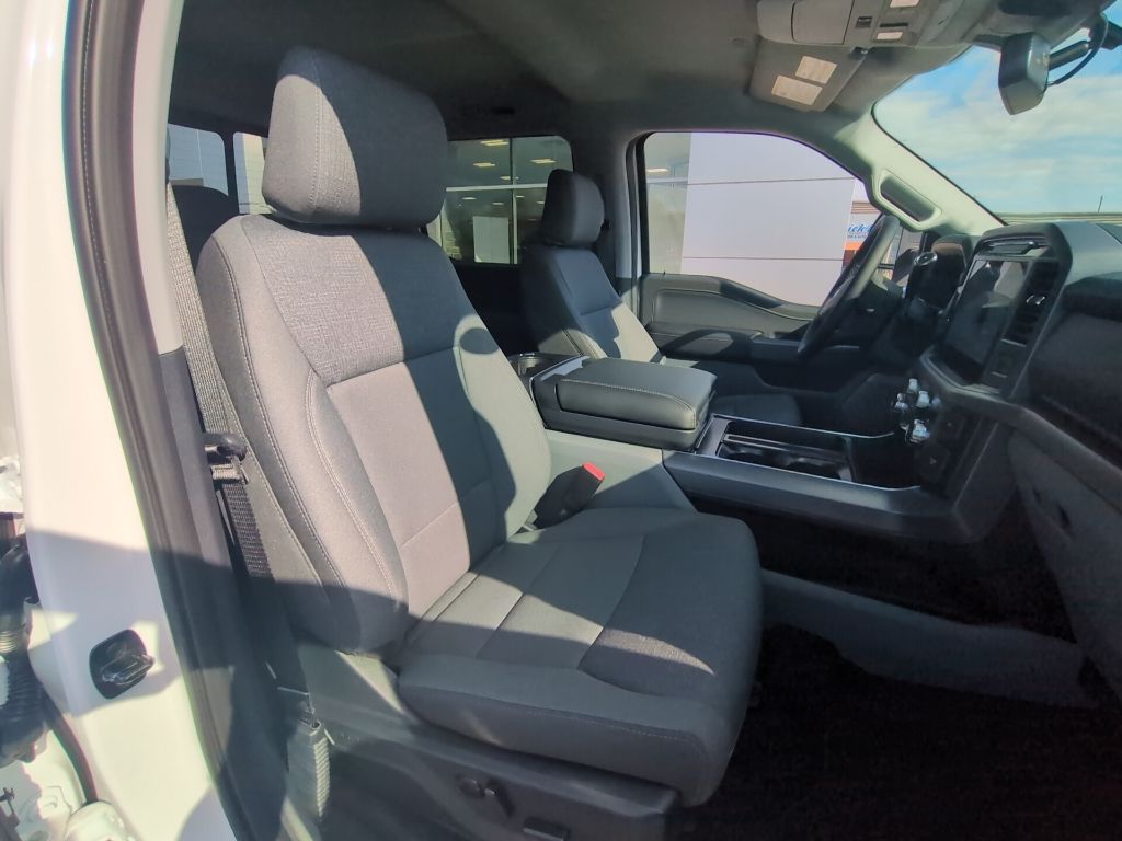 2025 Ford F-150 XLT photo 6