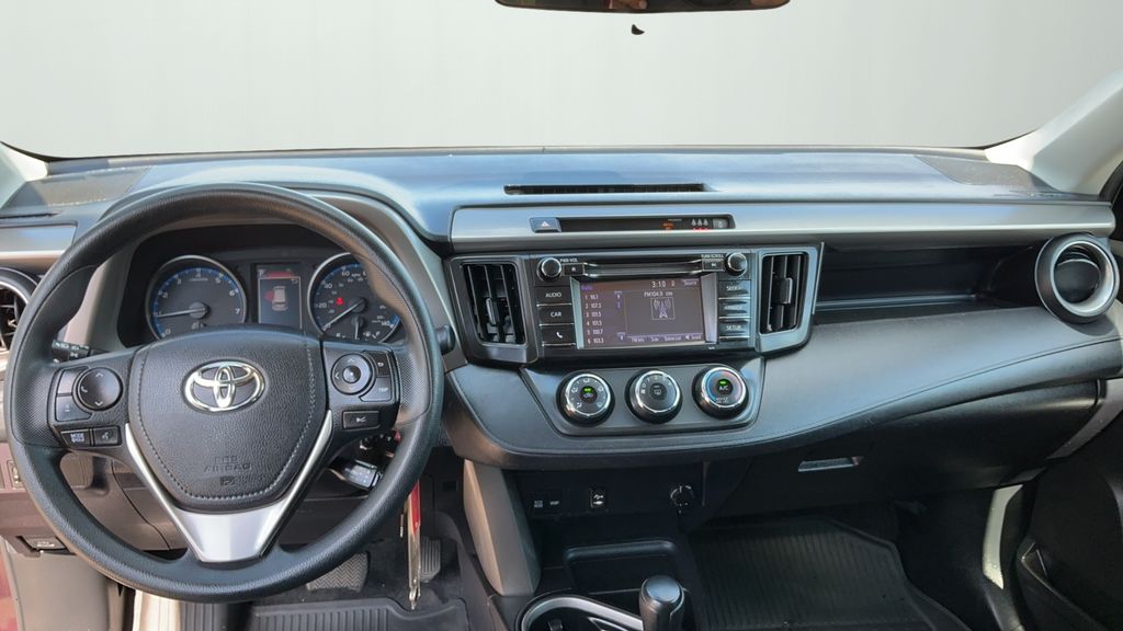 2018 Toyota RAV4 LE photo 14