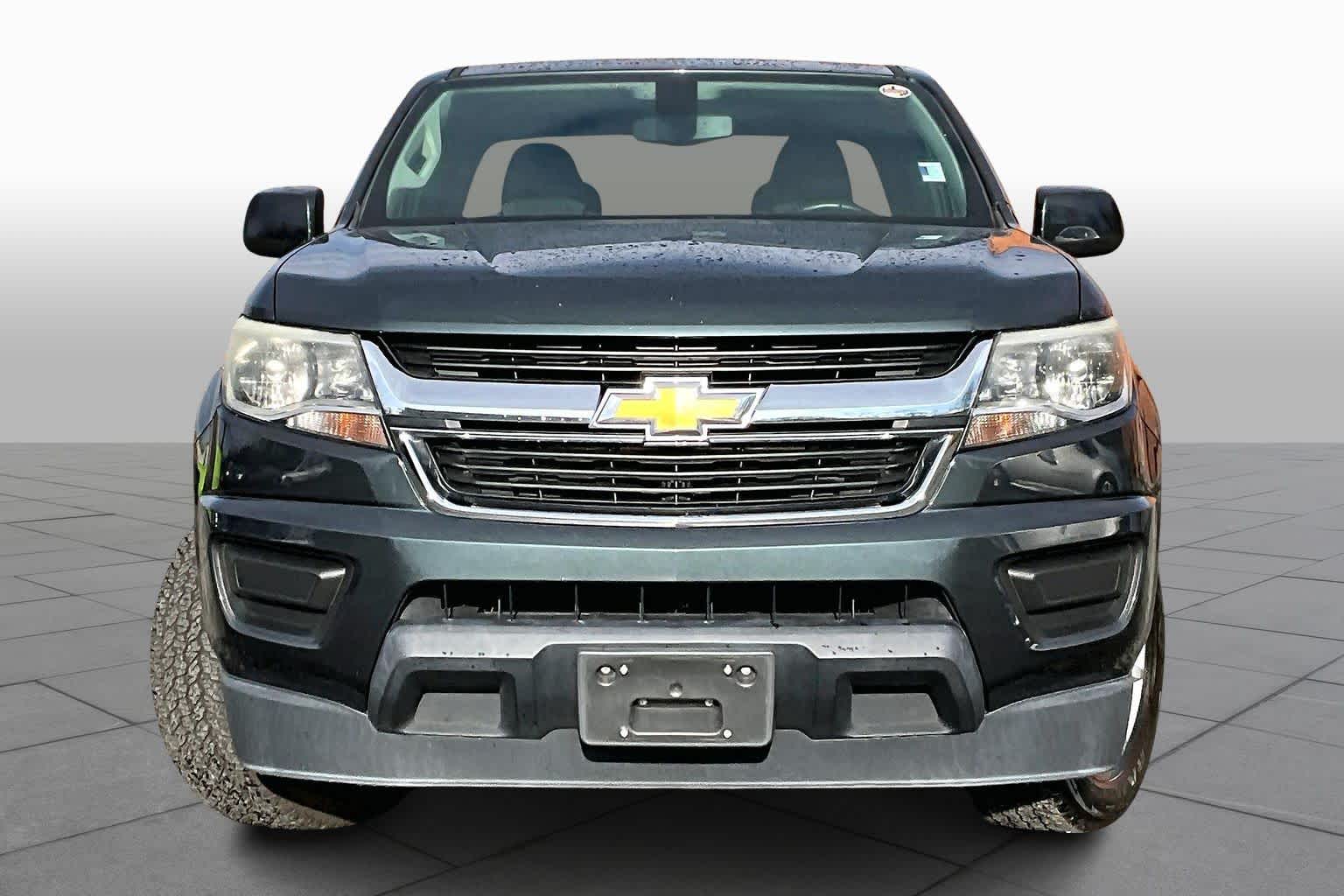 2017 Chevrolet Colorado LT photo 3