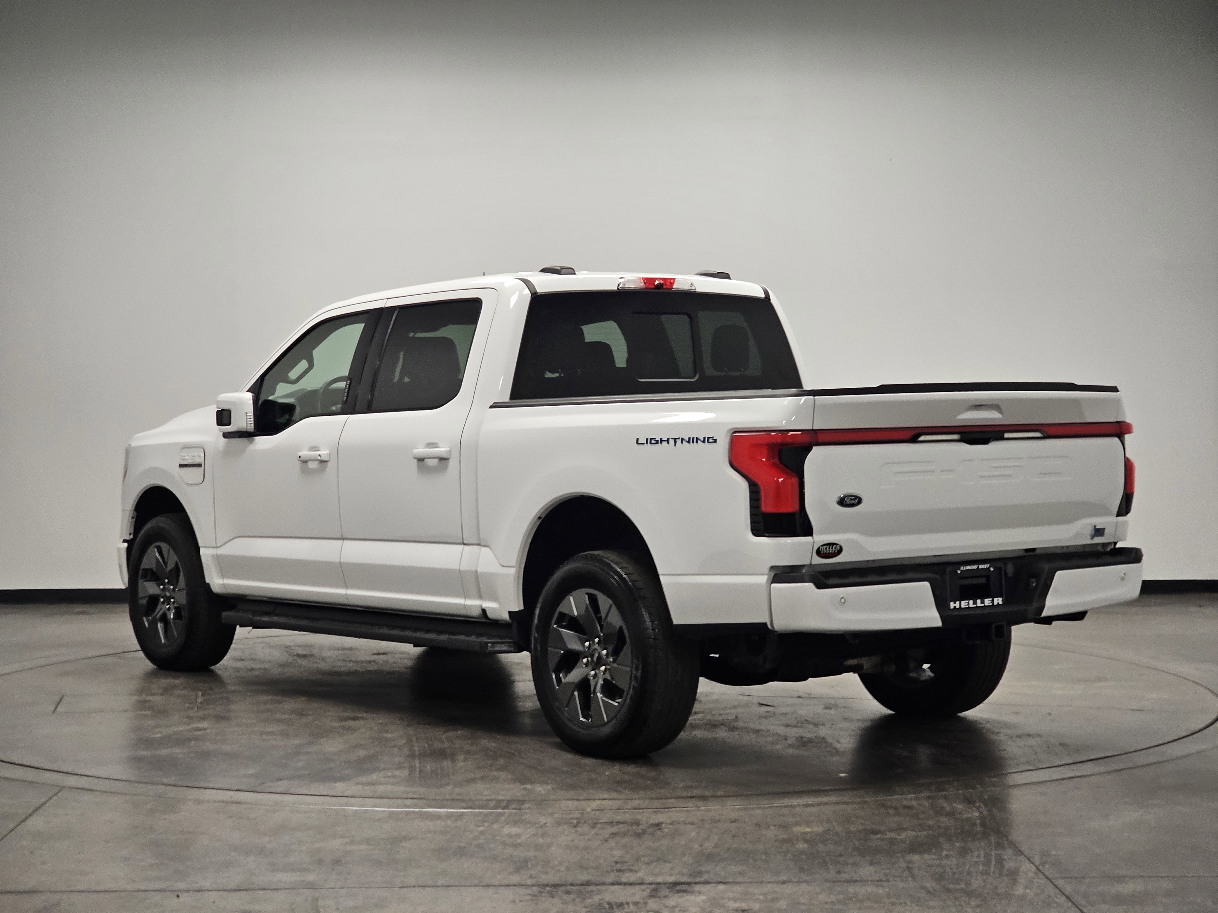 2023 Ford F-150 Lightning Lariat photo 2