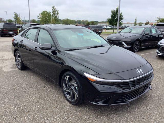 2025 Hyundai Elantra Limited photo 3