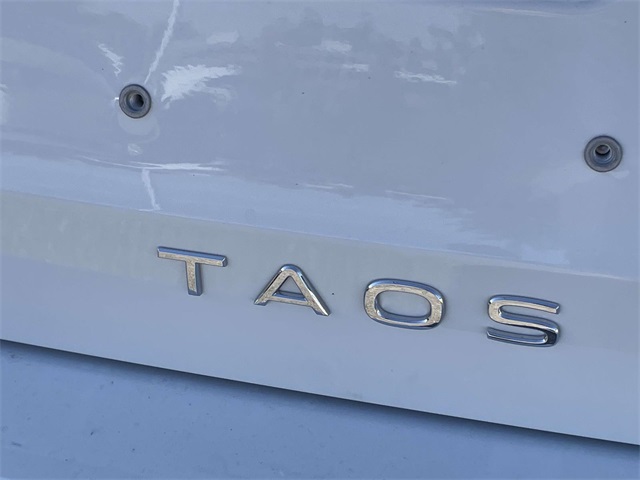 2025 Volkswagen Taos SE photo 14