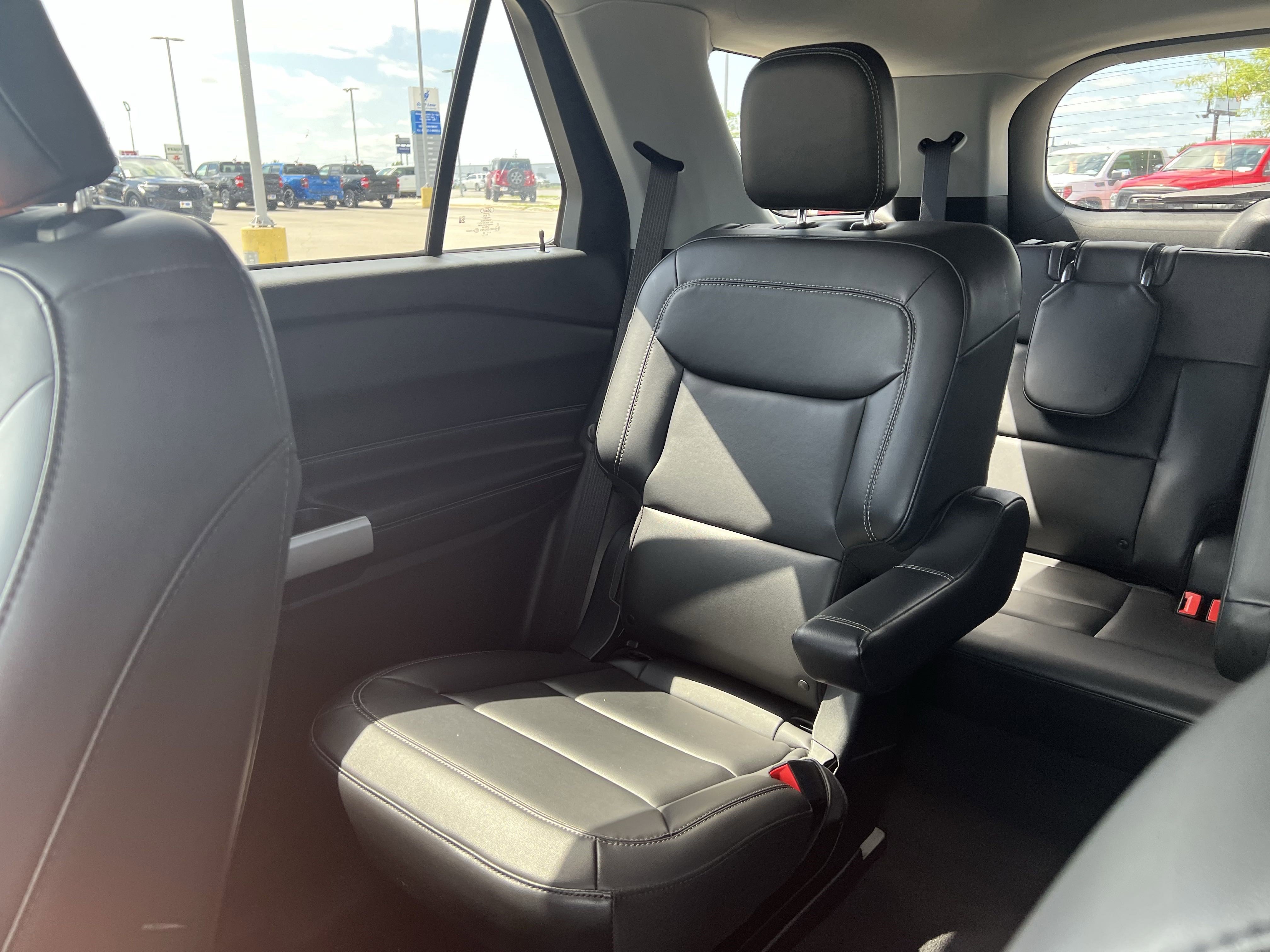 2022 Ford Explorer XLT photo 9