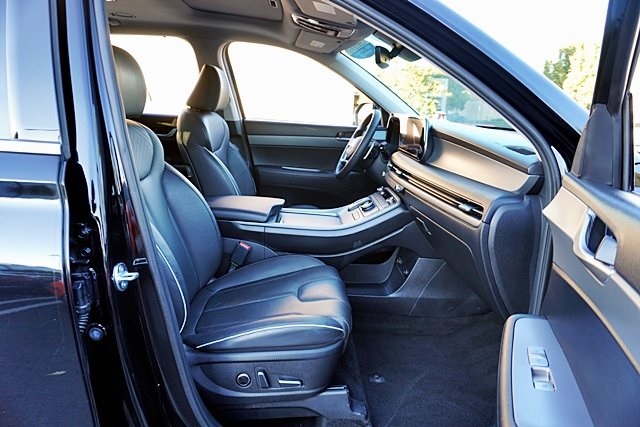 Used 2024 Black Hyundai XRT image 11