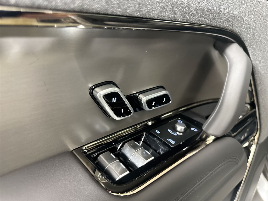2025 Land Rover Range Rover Sport SE photo 12