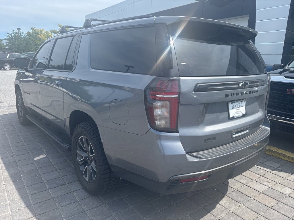 2022 Chevrolet Suburban Z71 photo 2