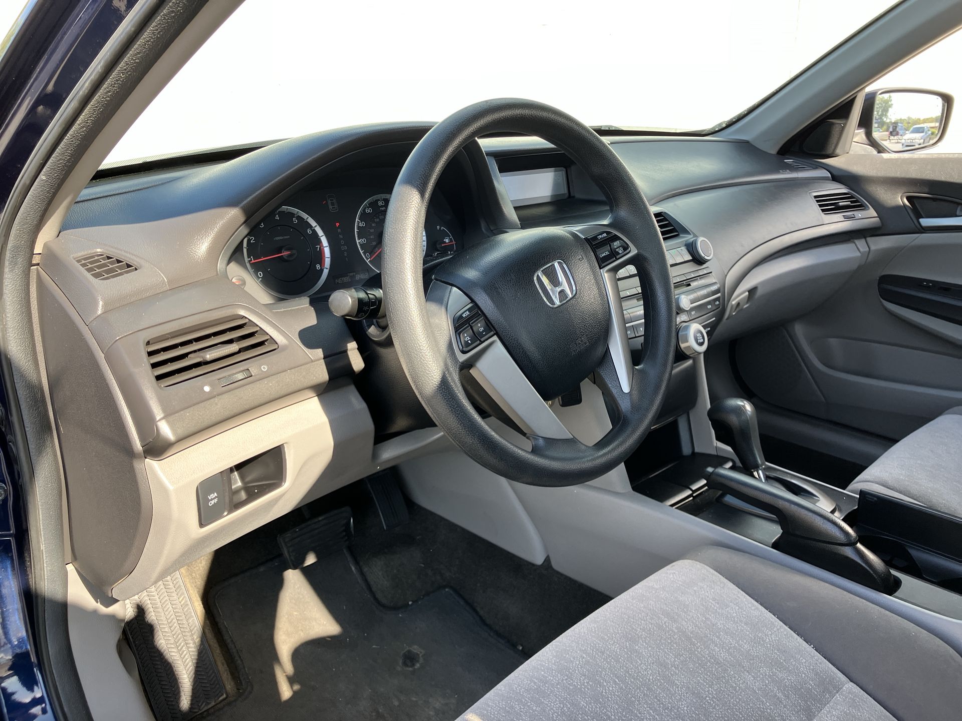 2010 Honda Accord LX photo 2