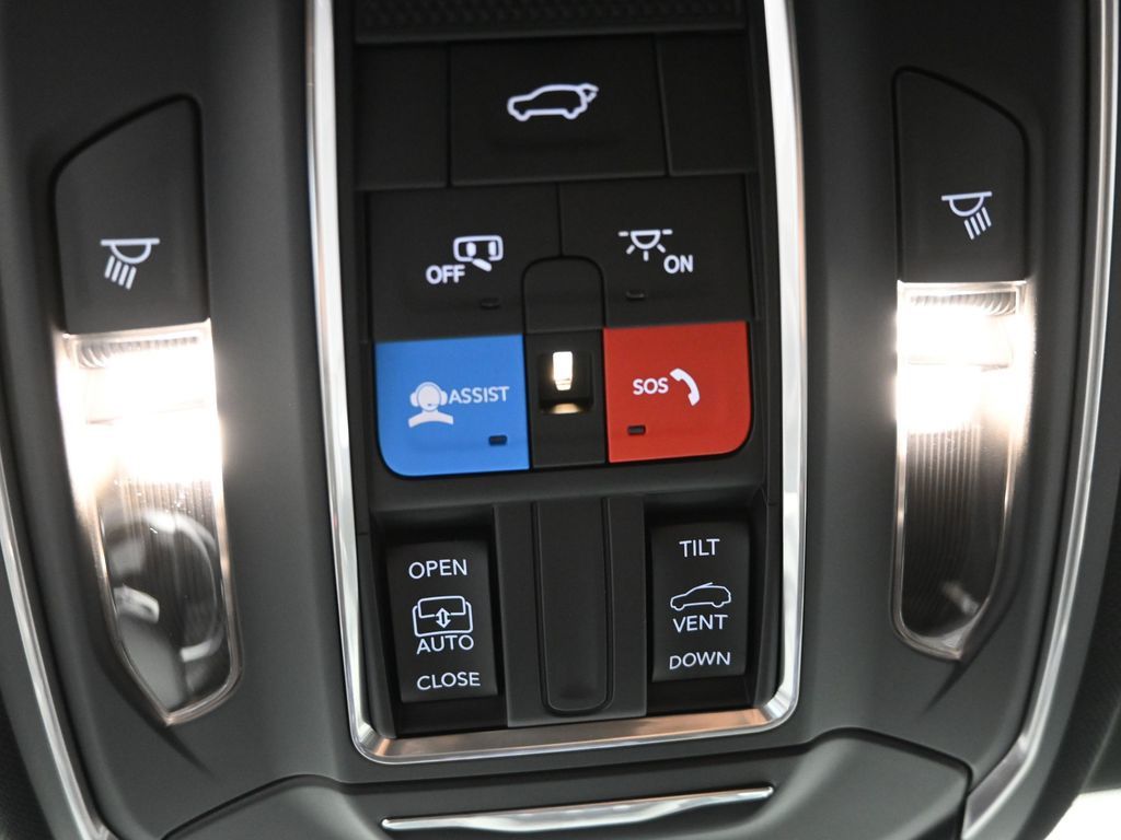 2025 Jeep Grand Cherokee Altitude photo 14
