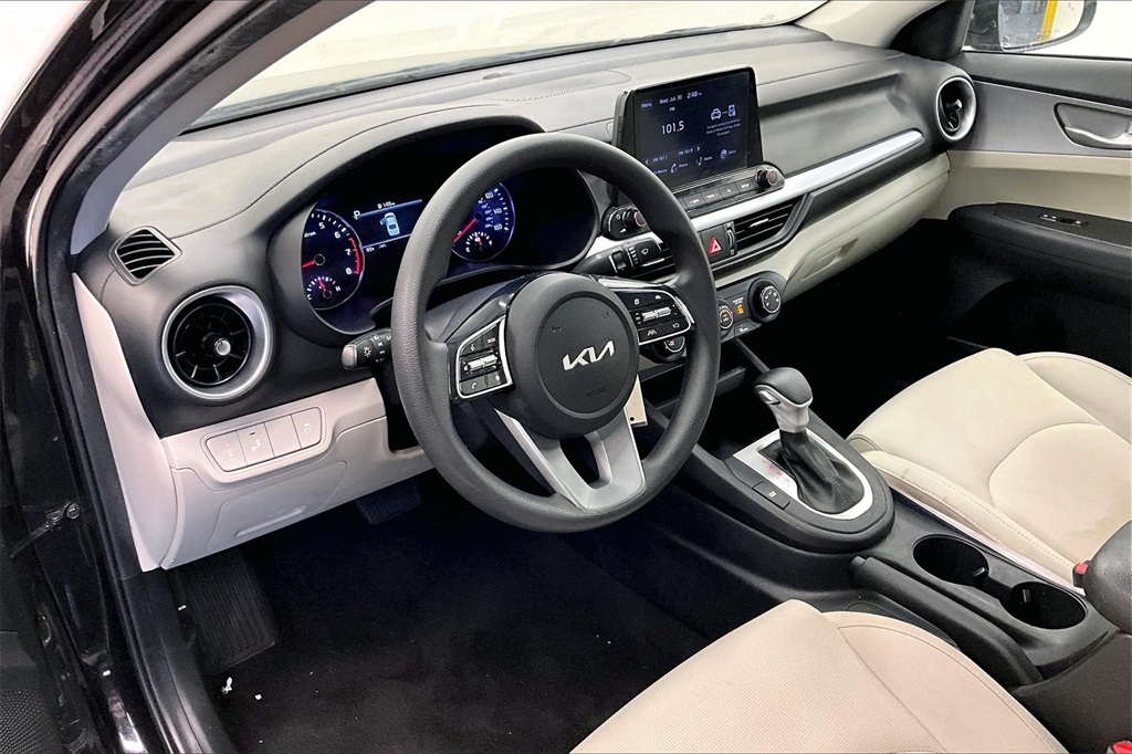 2023 Kia Forte LXS photo 12