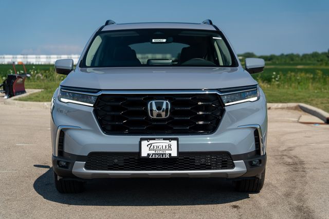 2025 Honda Pilot Touring photo 2