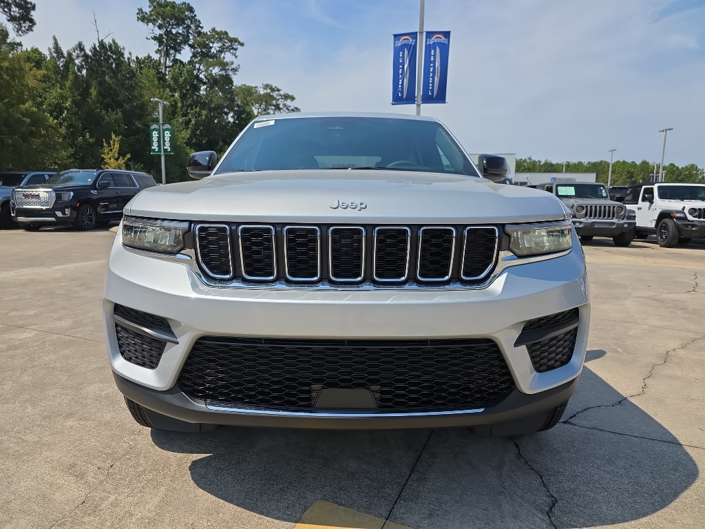 2025 Jeep Grand Cherokee Laredo X photo 2