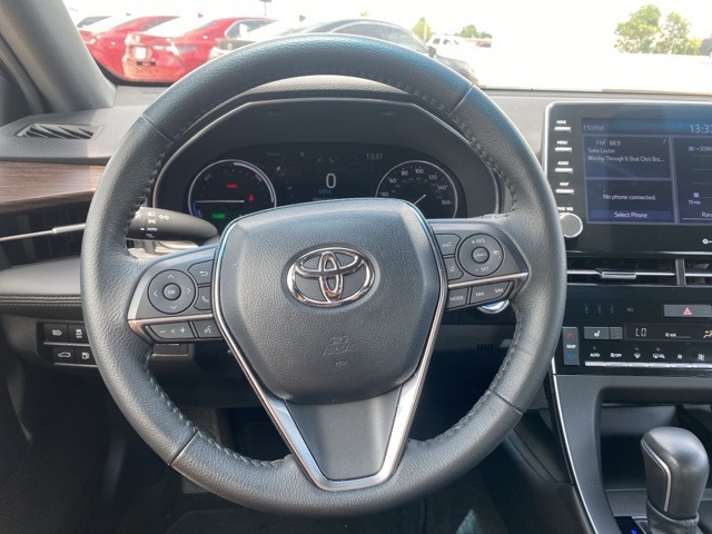 2022 Toyota Avalon Hybrid XLE Plus photo 22