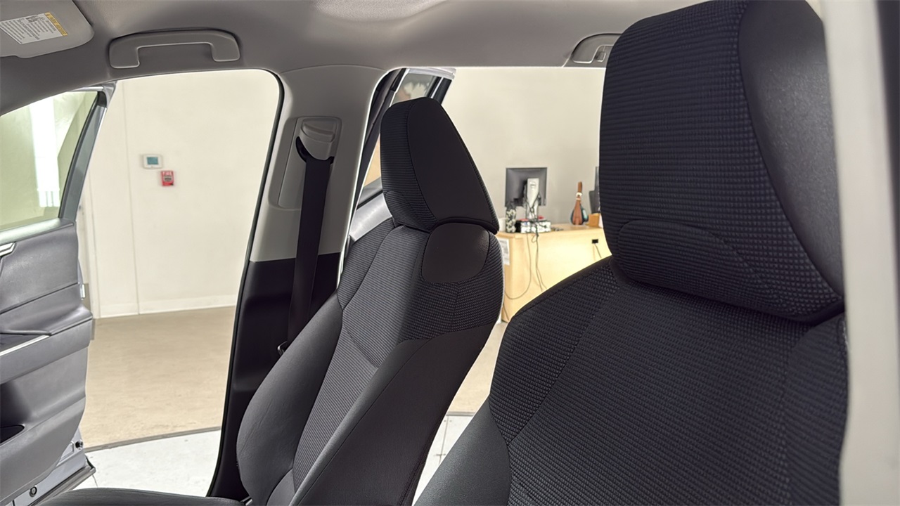 2019 Toyota RAV4 LE photo 13
