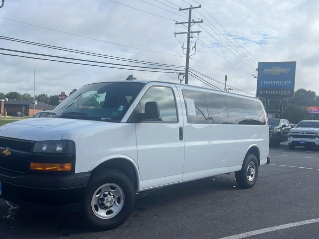 2024 Chevrolet Express Passenger 3500 1LS
