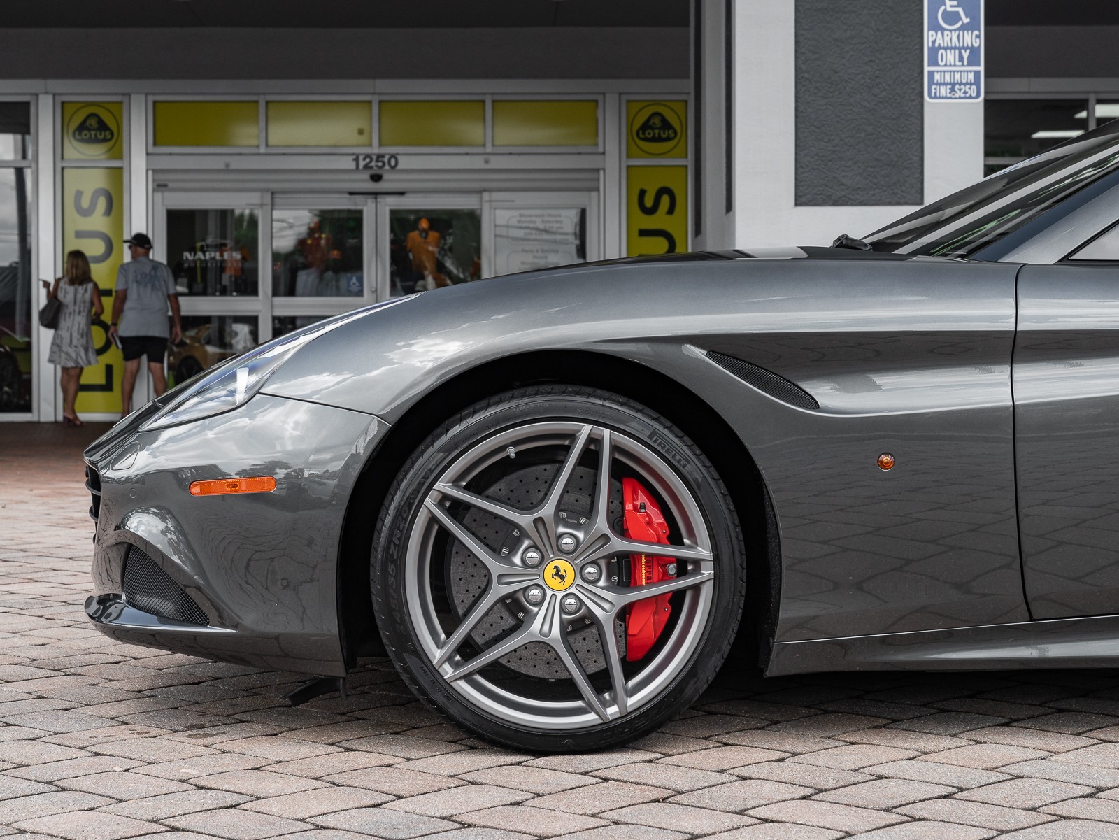 2015 Ferrari California T photo 9
