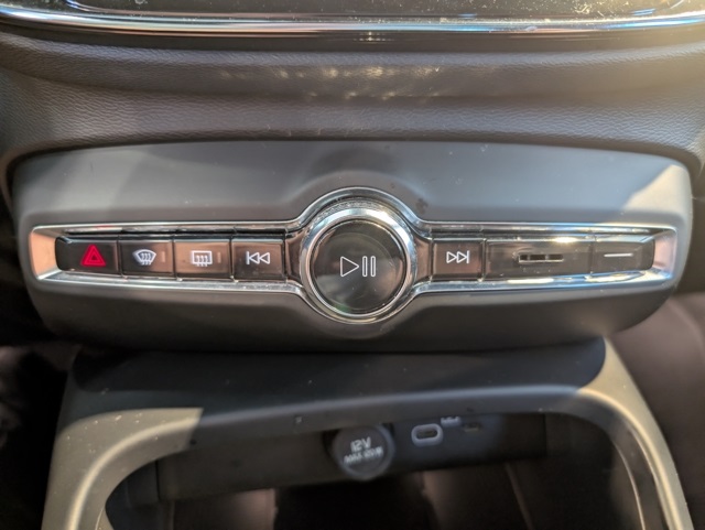 2023 Volvo XC40 Recharge Ultimate photo 22