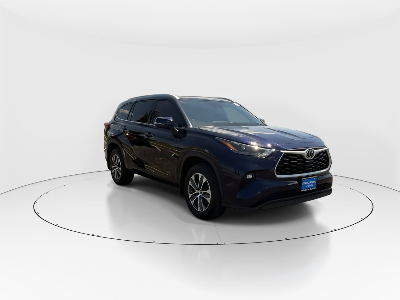 Used 2022 Toyota Highlander XLE with VIN 5TDGZRBH2NS252252 for sale in Kansas City