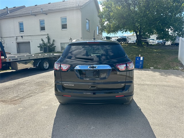2017 Chevrolet Traverse 2LT photo 3