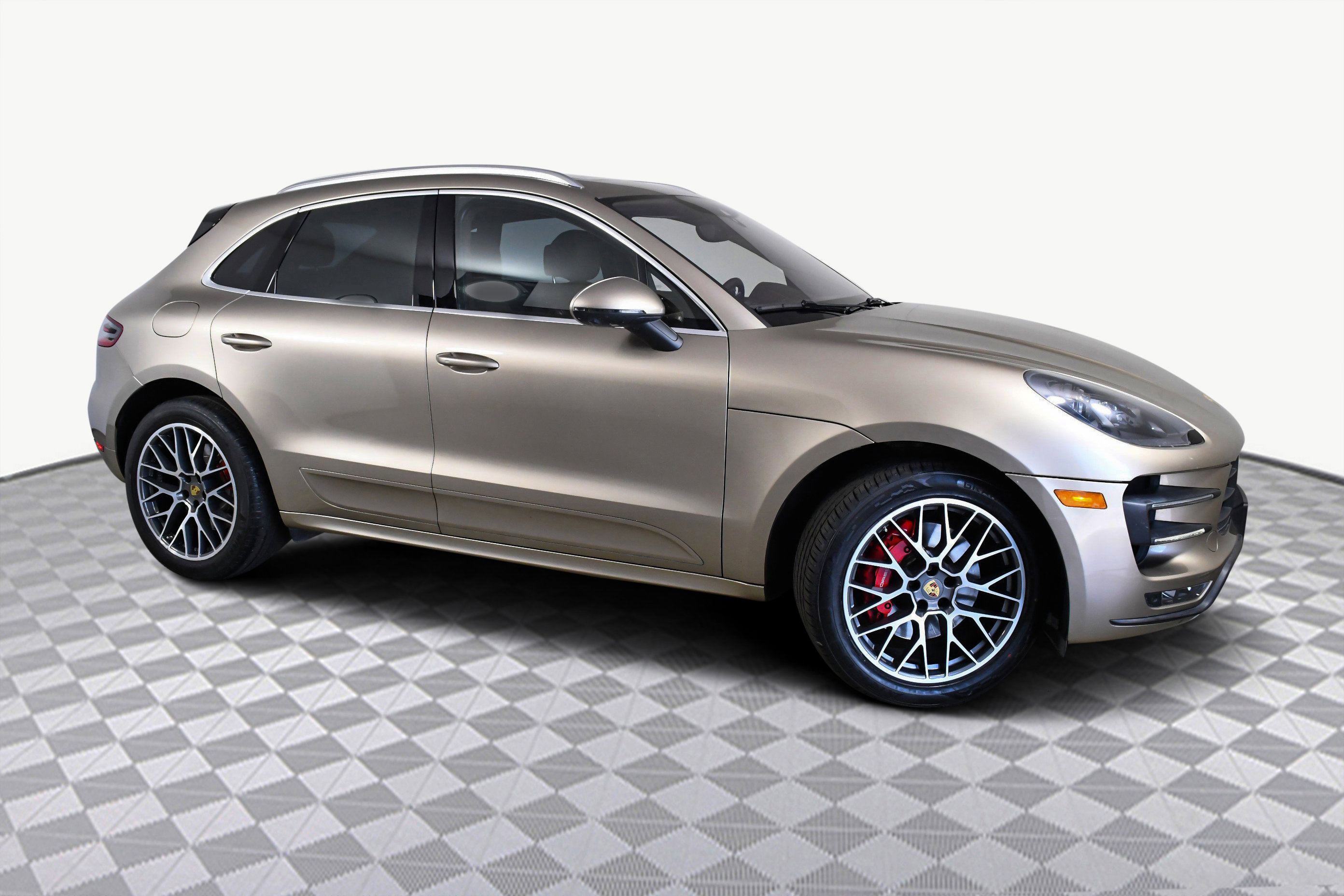2016 Porsche Macan Turbo's photo