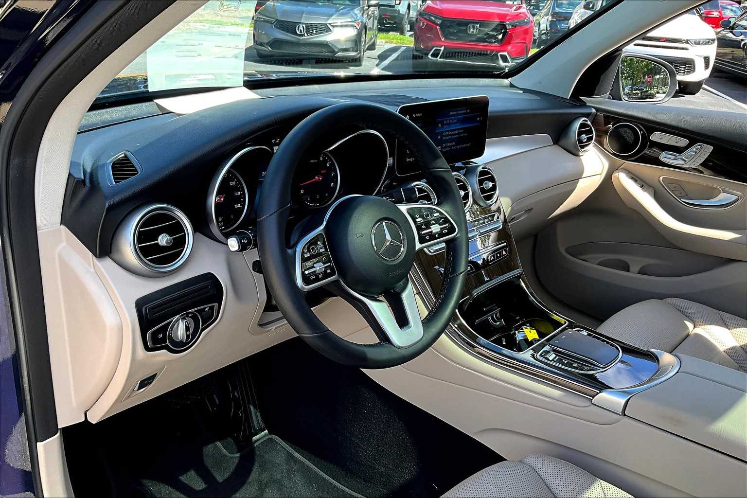 2021 Mercedes Benz GLC 300 photo 17