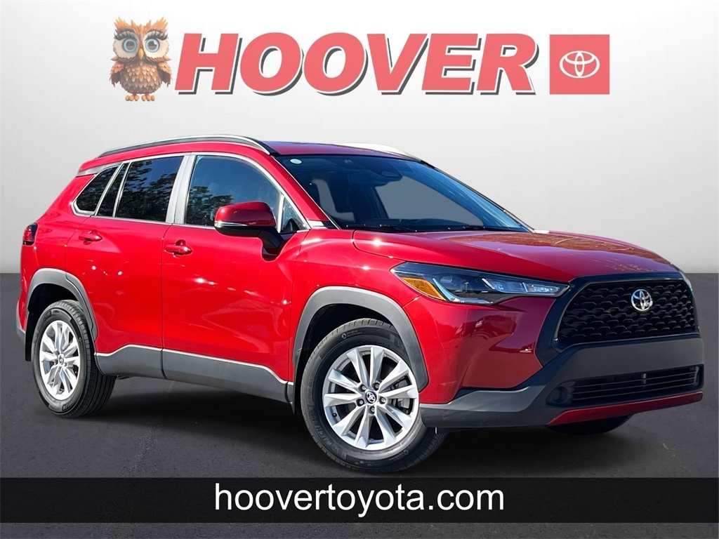 2024 Toyota Corolla Cross LE's photo