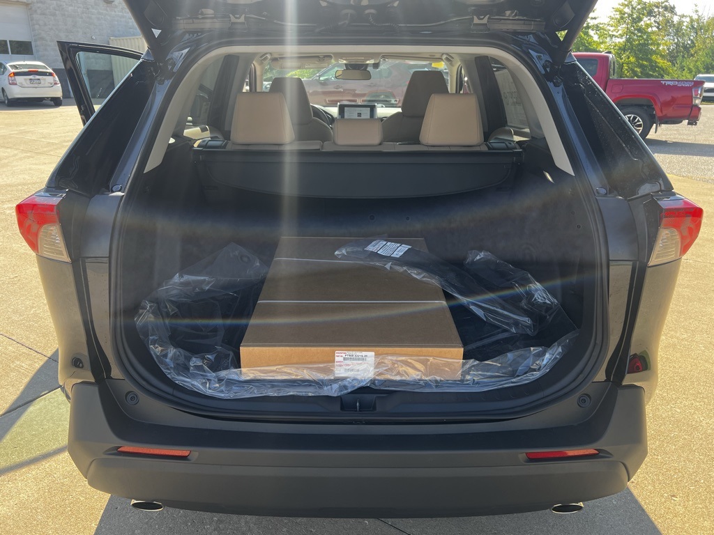 2025 Toyota RAV4 Hybrid XLE photo 22