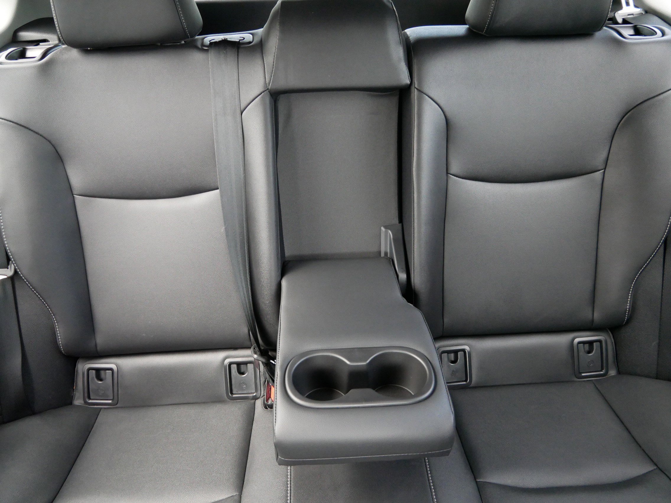2022 Toyota Corolla Cross XLE photo 13