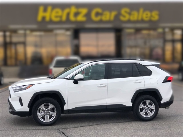 2025 Toyota RAV4 XLE's photo