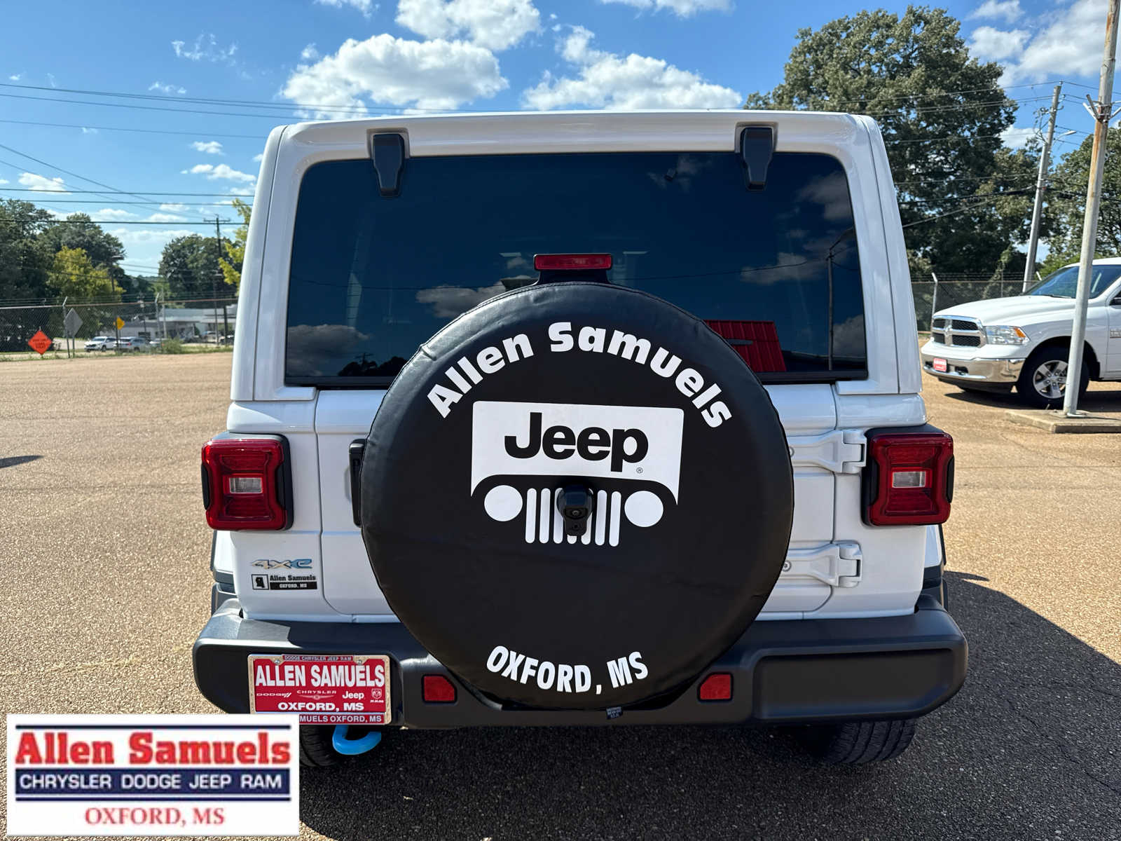 2024 Jeep Wrangler 4xe Sahara photo 3