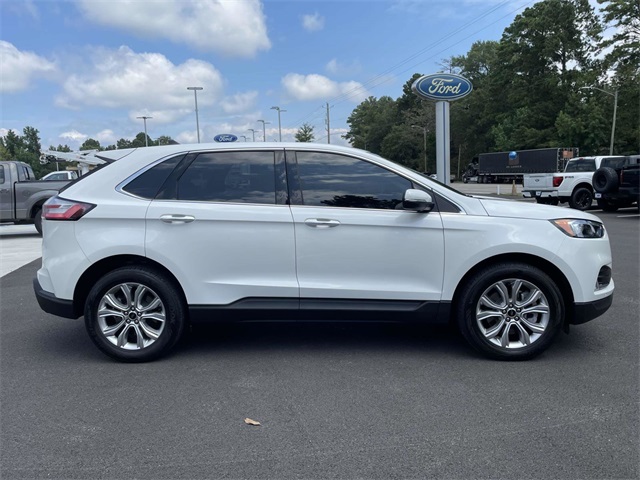 2024 Ford Edge Titanium photo 2