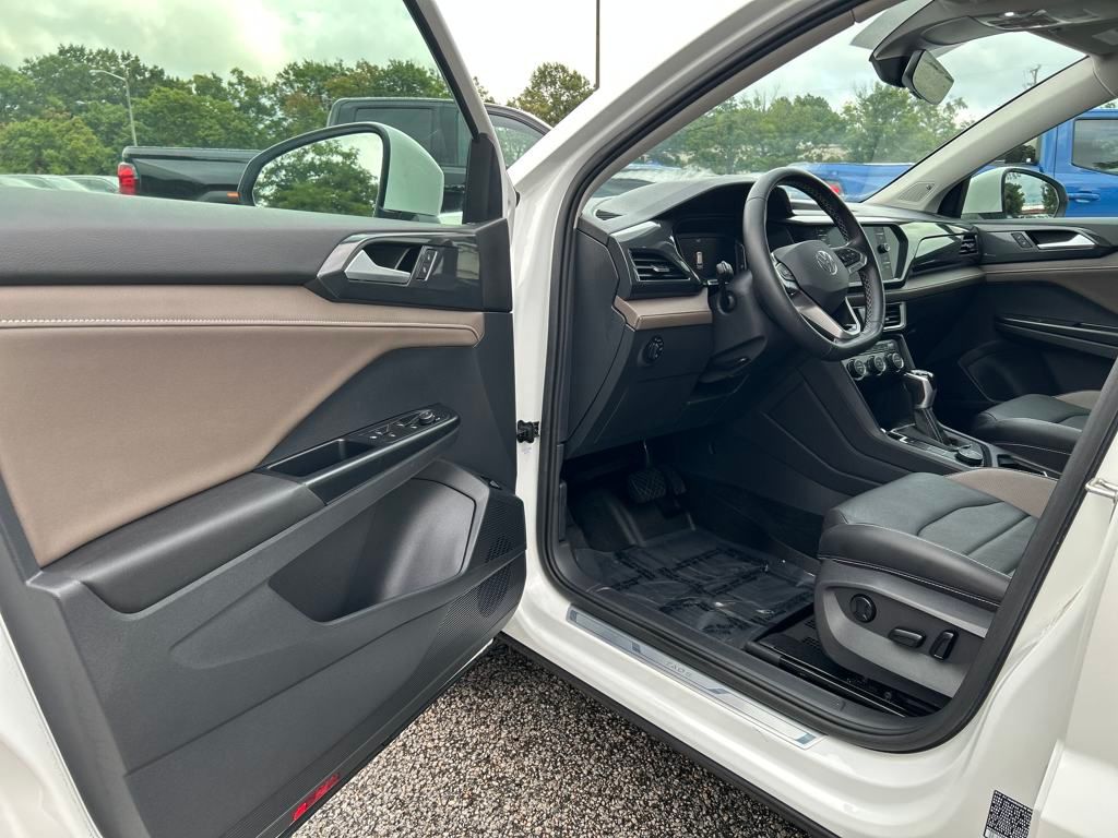 2023 Volkswagen Taos SEL photo 11