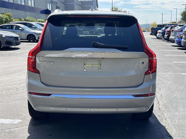 2025 Volvo XC90 B5 Core photo 4