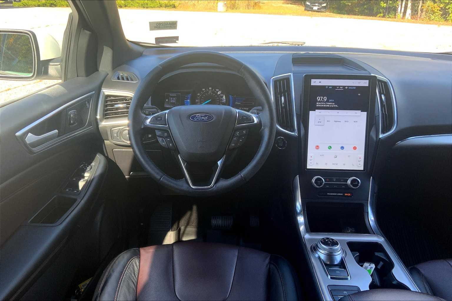 2022 Ford Edge Titanium photo 5