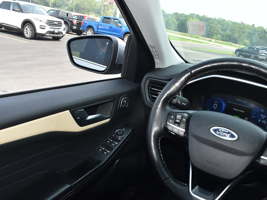 2022 Ford Escape Titanium Hybrid photo 15