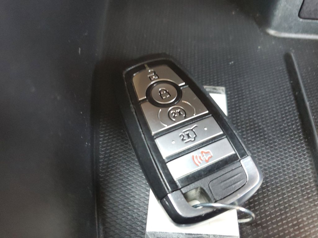 2020 Ford Escape SEL photo 21